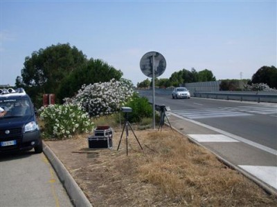 "STOP" autovelox mimetizzati fra le piante. 