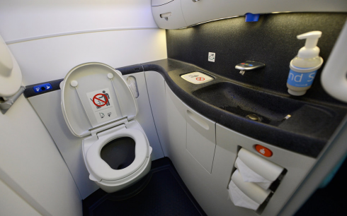 Volo Swiss da Zurigo a Washington, bagni intasati aereo torna indietro