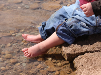 "Ameba killer": bambino di 7 anni muore dopo aver fatto il bagno nel lago. 