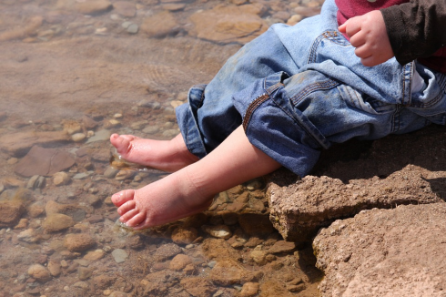 "Ameba killer": bambino di 7 anni muore dopo aver fatto il bagno nel lago. 