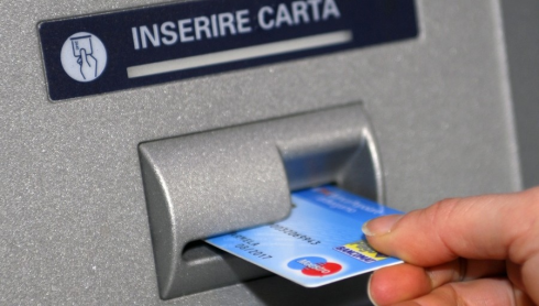 Allerta in rete della Polizia Postale: “Attenzione alla truffa dello sportello bancomat”
