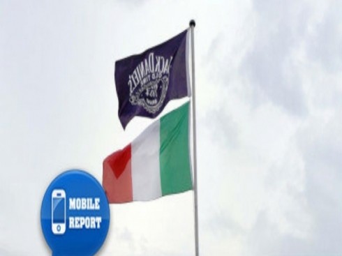 bandiera tricolore con quella del Jack Daniels bandiera tricolore con quella del Jack Daniels