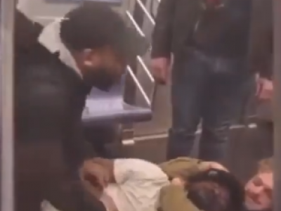 Rabbia negli Stati Uniti: senzatetto strangolato nella metropolitana – Il video