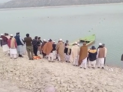 Pakistan. Barca si capovolge durante un tour nella diga Tanda di Kohat, muoiono 10 bambini. Video