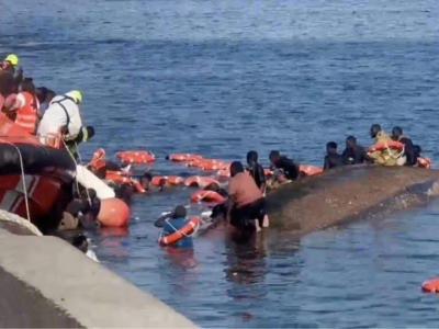 Migranti, nuova tragedia con almeno 7 morti in un naufragio nel porto di La Restinga nell’isola de El Hierro alle Canarie. Il video