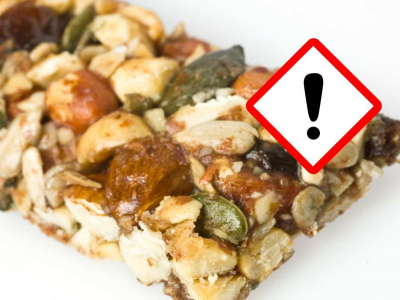 Barrette alla frutta secca con tracce di microplastiche richiamate dalla catena Lidl