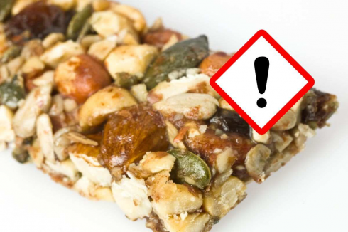 Barrette alla frutta secca con tracce di microplastiche richiamate dalla catena Lidl