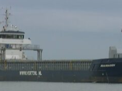 Nave da carico incagliata al largo dell’isola di Bornholm, in Danimarca. 