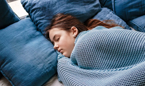 Malattia del sonno: la giovane donna dorme fino a 20 ore alla volta!