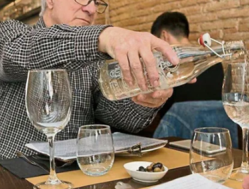 Turisti in Italia, attenzione al conto. Hotel si rifiuta di fornire acqua del rubinetto ai turisti