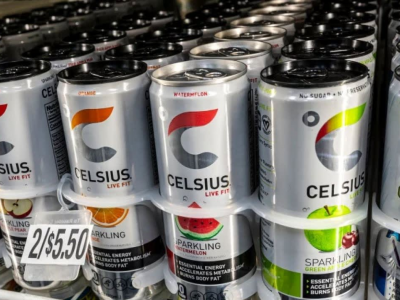 Errore fatale nell'imbottigliamento: i bambini hanno bevuto inconsapevolmente alcol dalle lattine energetiche