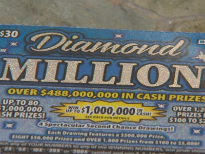 USA: trova biglietto vincente lotteria da un milione e lo restituisce a chi l'aveva buttato. 