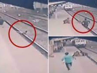Bambino cade sui binari della ferrovia, salvato da un ferroviere eroe. 