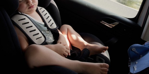 “No, non è possibile!!”. In pochi giorni due bimbi di uno e quattro anni lasciati in auto sotto il sole: morti.
