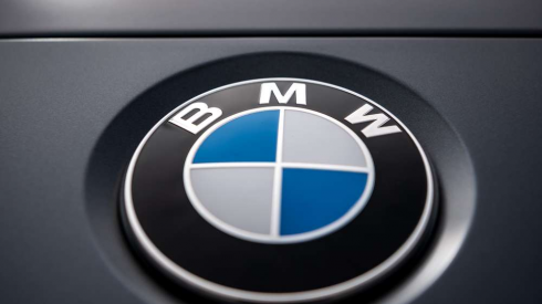 BMW richiama più di 61.000 auto nel mondo: errori del software possono causare guasti al motore