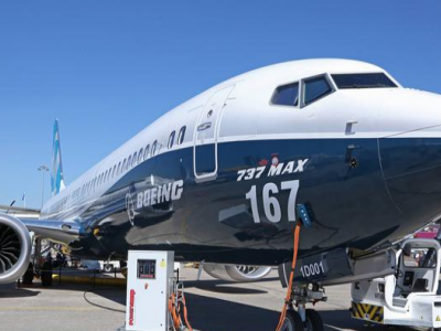 Decine di Boeing 737 MAX sono stati messi a terra per un potenziale difetto elettrico