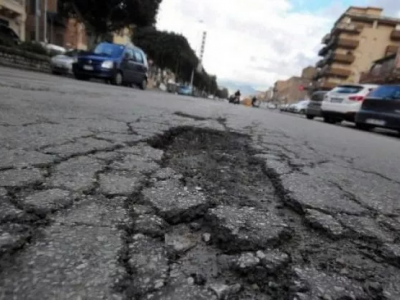 Centauro morto nell’incidente per la buca sull’asfalto, condannati i dirigenti comunali