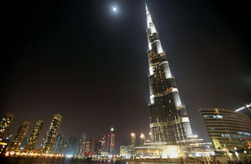 Un asteroide delle dimensioni del Burj Khalifa supererà di poco la Terra ad Halloween