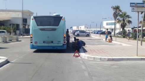 San Cataldo di Lecce. Il bus del trasporto urbano si rompe e i passeggeri rimangono appiedati