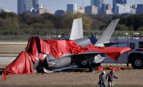 Un caccia F-35B-Lighting II della US Navy Reserve si è schiantato giovedì a Fort Worth, in Texas - VIDEO