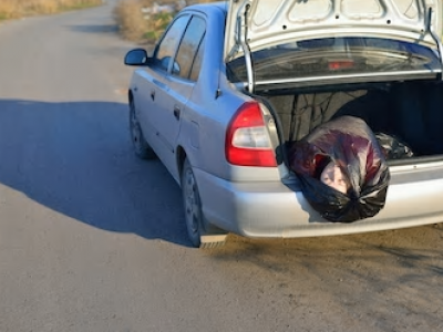 Violenza sulle donne: fermato col cadavere della moglie in una valigia nel bagagliaio dell'auto su cui viaggiava con i suoi due figli di 6 e 7