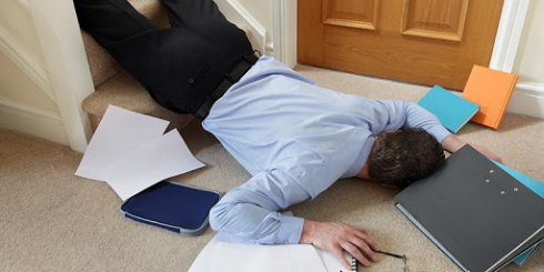 Cassazione: cade in ufficio, per l'Inail è un incidente sul lavoro.