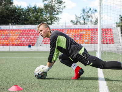 Calciatore di 16 anni colpito da un fulmine durante l'allenamento - VIDEO