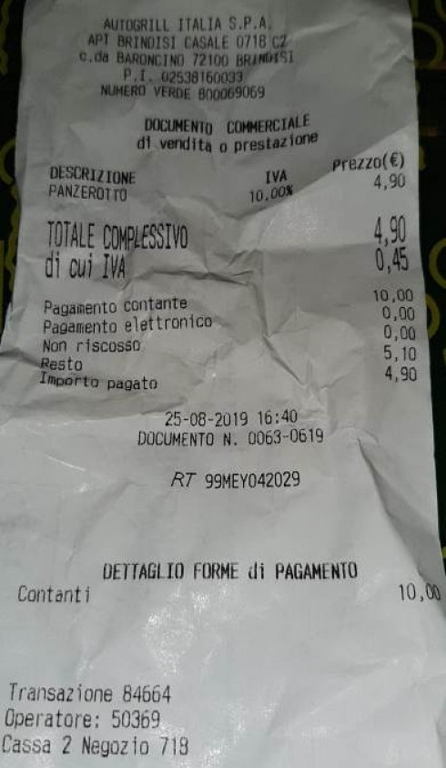 Turismo e prezzi salati nel Salento: panzerotto o calzone venduto a 5 euro in aeroporto