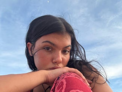 Australia, donna di 19 anni &egrave; stata trovata morta probabilmente uccisa dai dingo su una spiaggia australiana