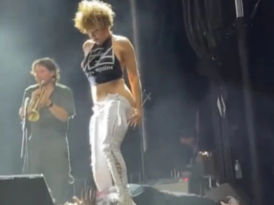 Il disgustoso atto della cantante Sophia Urista degli Brass Against durante lo spettacolo dal vivo. 