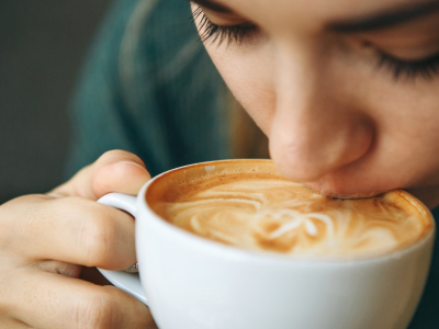 Bere caffè col latte fa bene alla salute