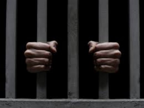 Colpite dal Covid-19, le carceri negli Stati Uniti chiudono contro il parere di esperti.