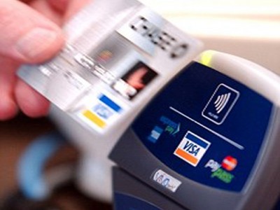 carte di credito contactless  e palmare radiofrequenza