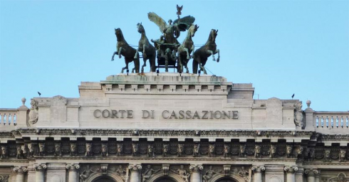 Cassazione e condomini molesti: lo sfratto ora è più facile per chi disturba i vicini.