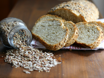 Consumare pane integrale e porridge nella dieta quotidiana può ridurre il rischio di infarto o ictus. 