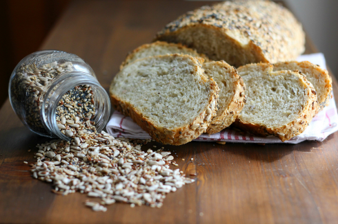 Consumare pane integrale e porridge nella dieta quotidiana può ridurre il rischio di infarto o ictus.