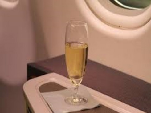 champagne servito sull'aereo