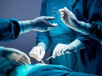 Un uomo muore dissanguato dopo che un chirurgo ha asportato l'organo sbagliato durante un'operazione