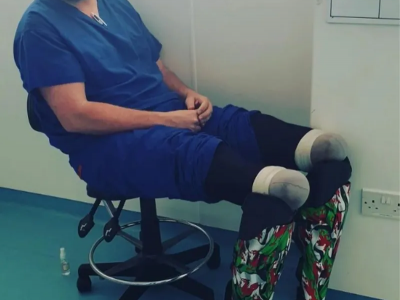Chirurgo incarcerato dopo essersi amputato le gambe: i piedi erano un "extra indesiderato"