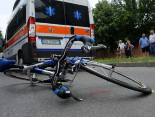 La Cassazione: cade in una buca con la bici in zona pedonale, il Comune condannato a risarcire