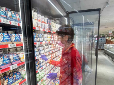 Pescara, titolare del supermarket trova un assorbente fuori dal cestino