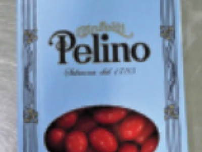Coloranti in eccesso nei confetti rossi con mandorla  a marchio Pelino.