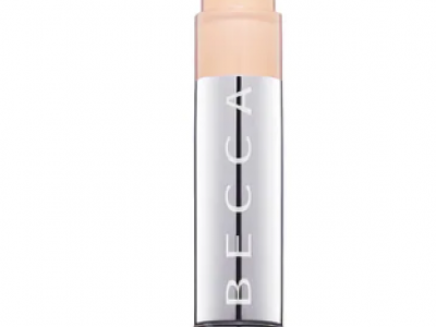 Estée Lauder richiama il correttore Becca Cosmetics per rischio microbiologico