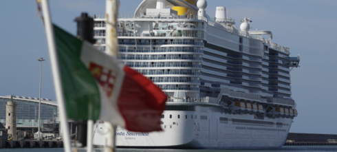 Coronavirus, quarantena su una nave Costa Smeralda per passeggera sospetta. 