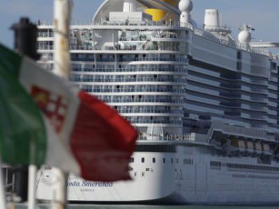 Coronavirus, quarantena su una nave Costa Smeralda per passeggera sospetta. 