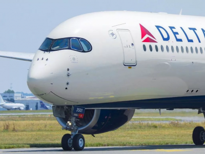 Delta Air Lines ha offerto ai passeggeri 10.000 dollari per scendere da un volo affollato
