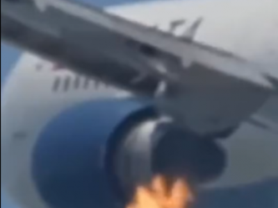 Los Angeles: il video del momento terrificante in cui il motore di un aereo prende fuoco durante il decollo