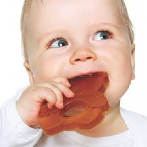 Attenzione mamme alcuni prodotti per la dentizione dei bambini contengono zuccheri e alcol.