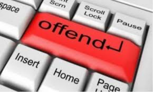 Diffamazione su Facebook: è sufficiente offendere anche senza fare nomi per commettere reato