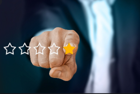 Recensioni negative su internet: Google costretta a rivelare l'autore di un post anonimo.